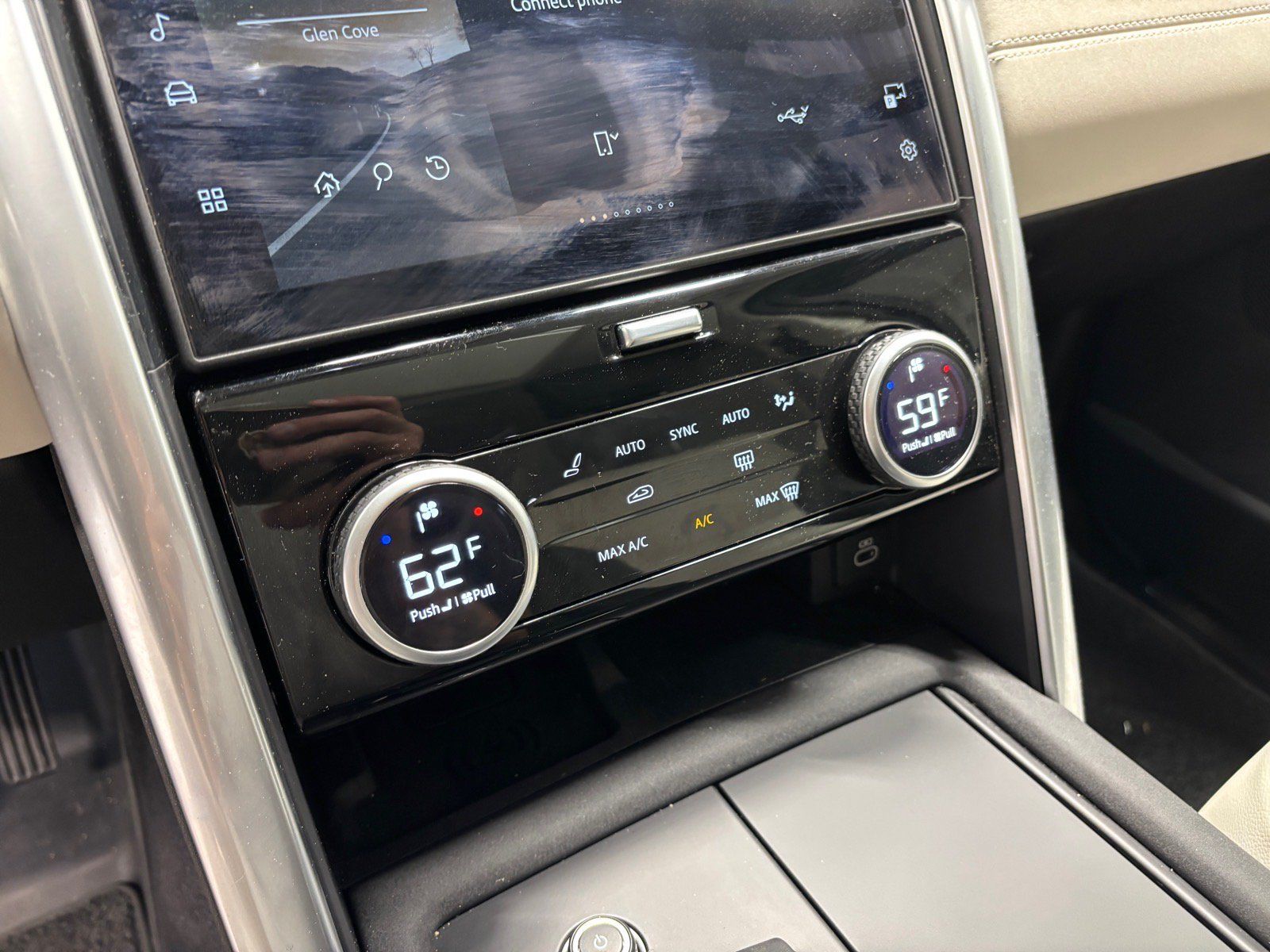 New 2025 Land Rover Discovery S AWD/4WD image 16