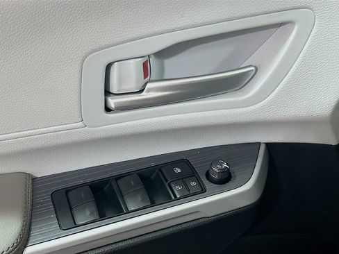 New 2026 Toyota Sienna XLE FWD image 15