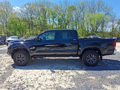 Used 2022 Toyota Tacoma SR5 AWD/4WD image 5