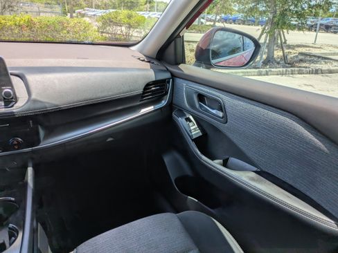 Used 2021 Nissan Rogue SV FWD image 18