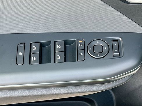 New 2025 Kia K4 LXS image 17