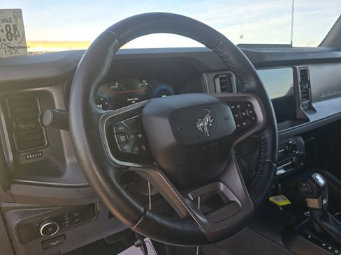 Used 2025 Ford Bronco Badlands image 5