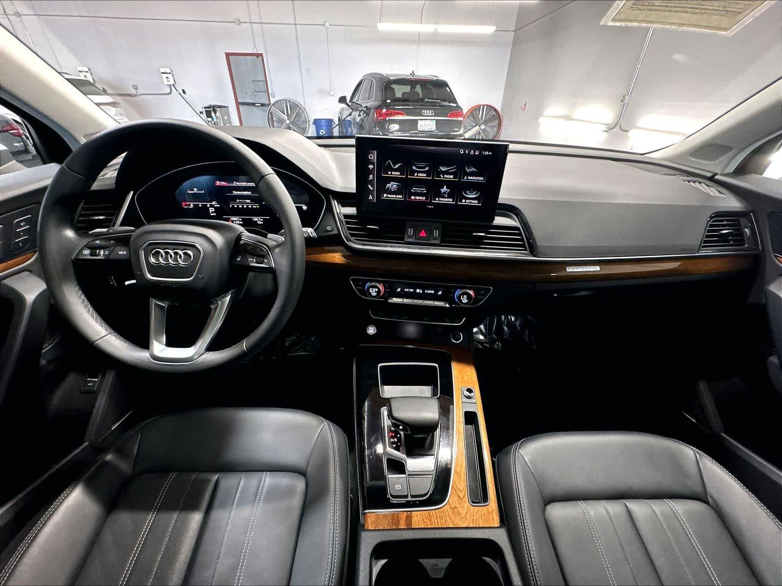Used 2023 Audi Q5 2.0T Premium Plus w/ Premium Plus Package AWD/4WD image 17
