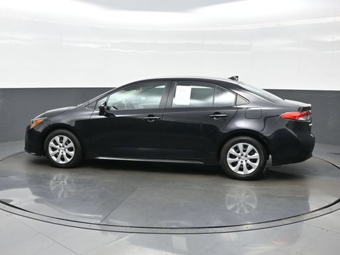 Used 2024 Toyota Corolla LE FWD image 3