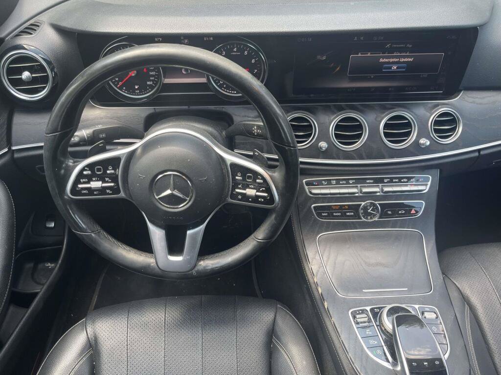 Used 2019 Mercedes-Benz E 300 4MATIC image 2