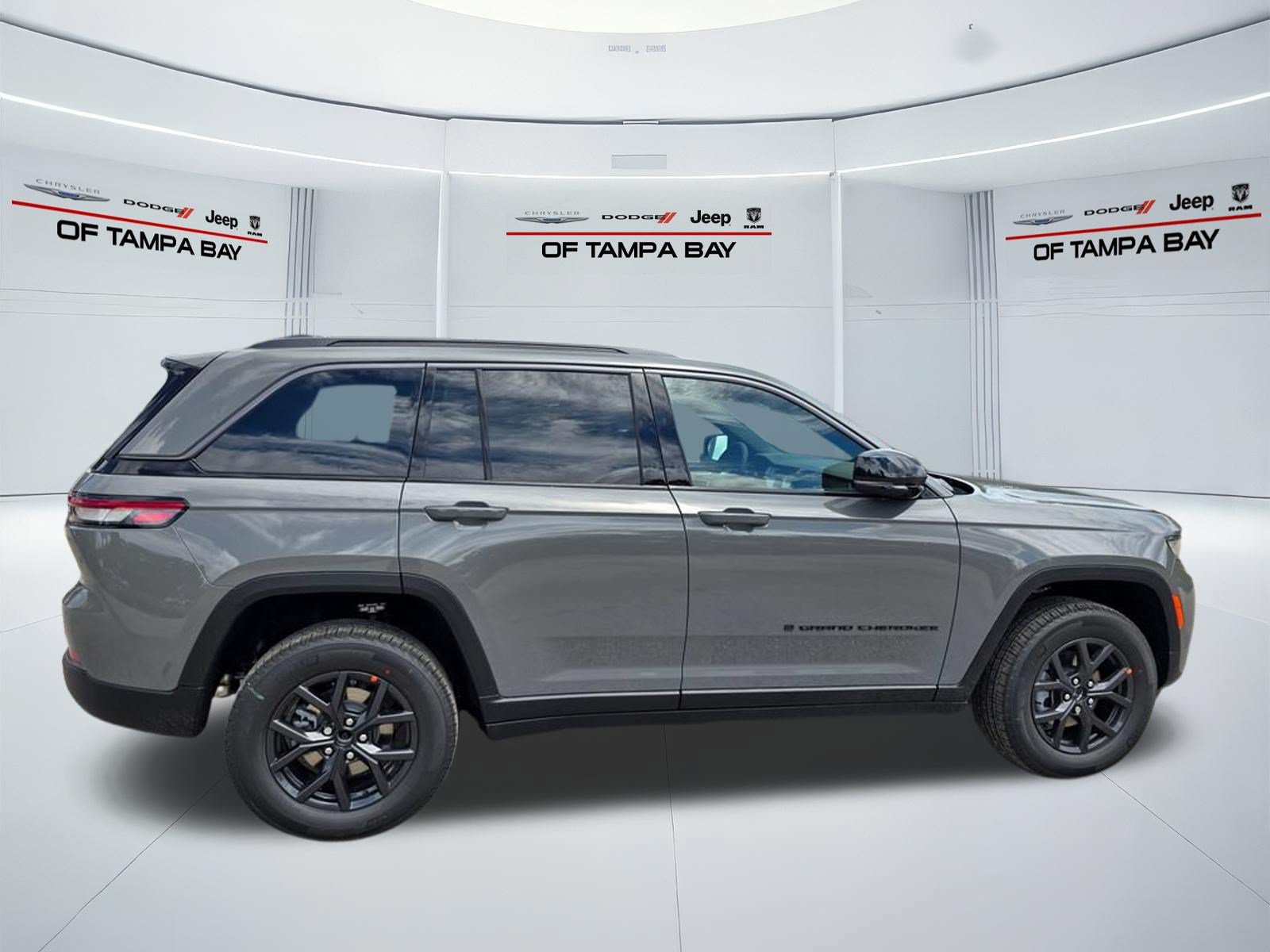 New 2027 Jeep Grand Cherokee Altitude RWD image 7