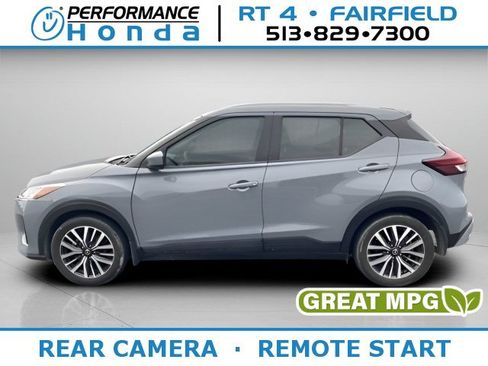 Used 2021 Nissan Kicks SV FWD image 1