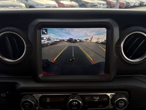 Used 2021 Jeep Gladiator Overland image 17