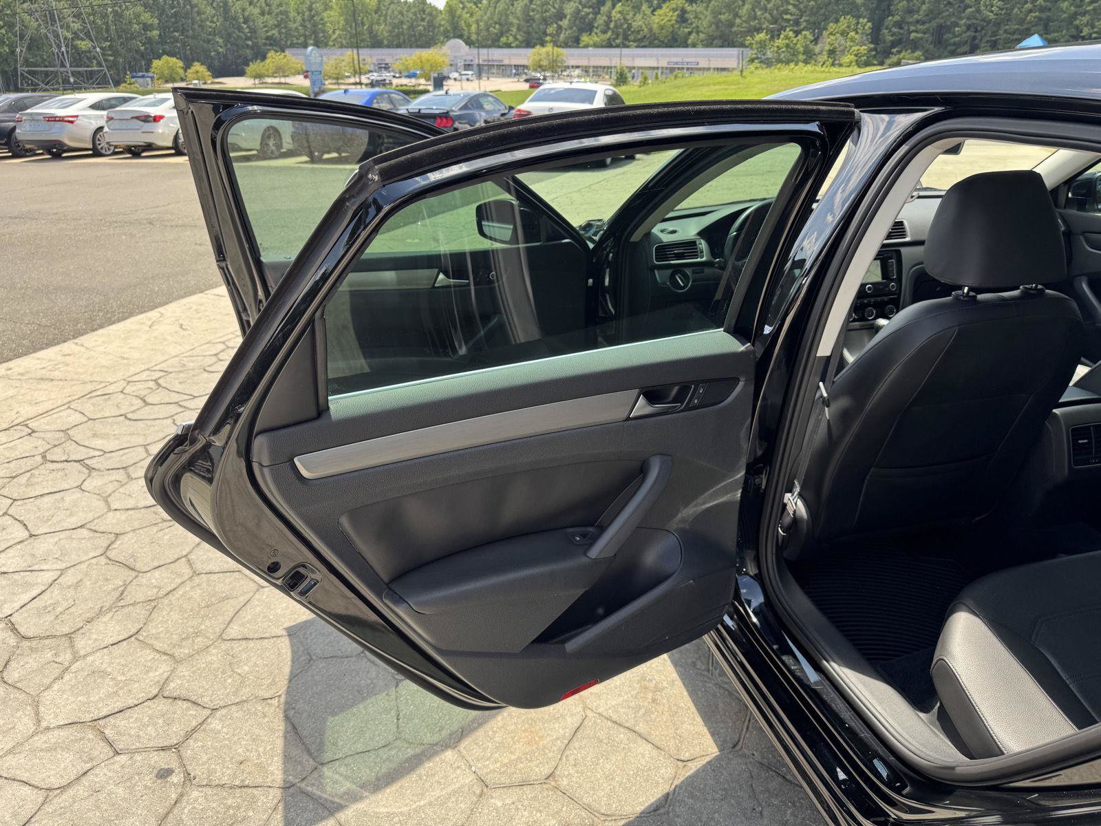Used 2014 Volkswagen Passat TDI SE FWD image 8