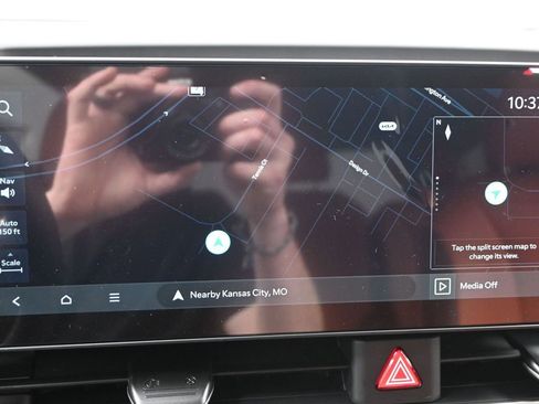 New 2026 Kia Carnival EX FWD image 17