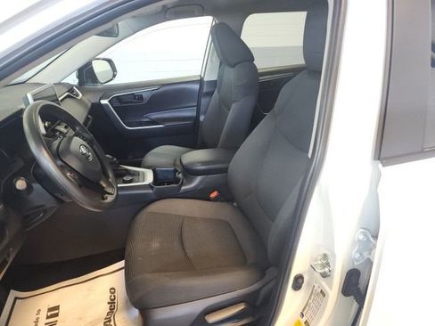 Used 2025 Toyota RAV4 LE AWD/4WD image 8