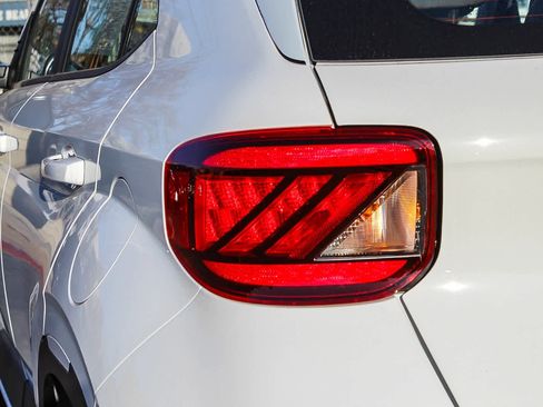 New 2025 Hyundai Venue Limited image 7