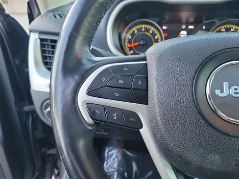 Used 2018 Jeep Cherokee Trailhawk image 20