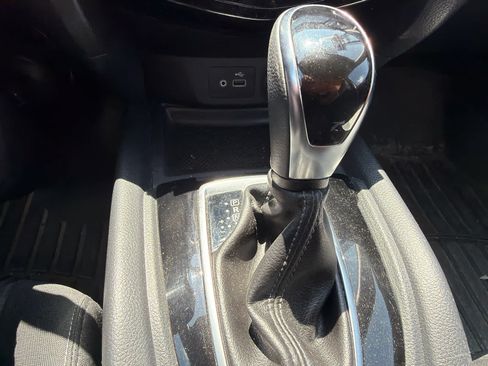 Used 2018 Nissan Rogue SV w/ Premium Package AWD/4WD image 26