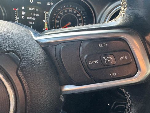Used 2021 Jeep Wrangler Unlimited Sahara w/ Dual Top Group AWD/4WD image 19