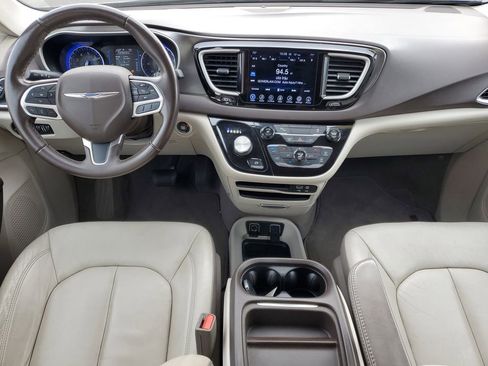 Used 2017 Chrysler Pacifica Touring-L w/ Tire & Wheel Group image 25