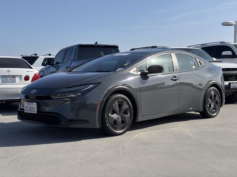 Certified 2025 Toyota Prius LE AWD/4WD image 6
