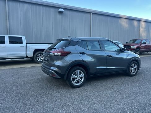 Used 2023 Nissan Kicks S image 3