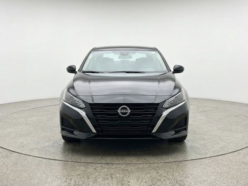 Used 2025 Nissan Altima 2.5 SV FWD image 2