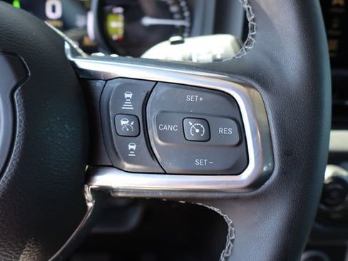 Used 2025 Jeep Wrangler Unlimited Sahara AWD/4WD image 19