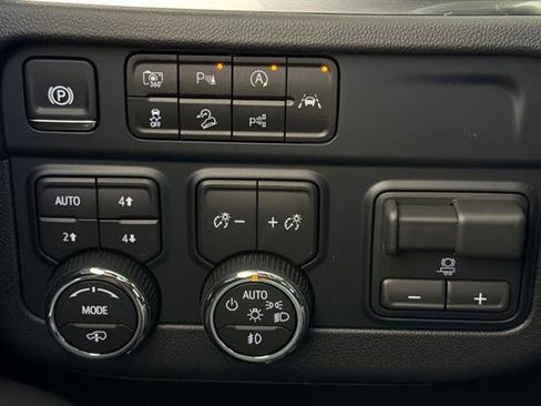 New 2026 Chevrolet Suburban High Country AWD/4WD image 33