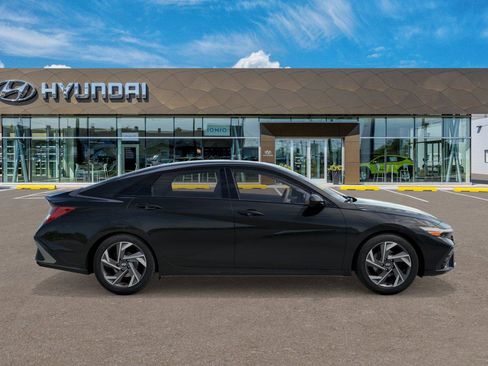 New 2026 Hyundai Elantra SEL Sport FWD image 7