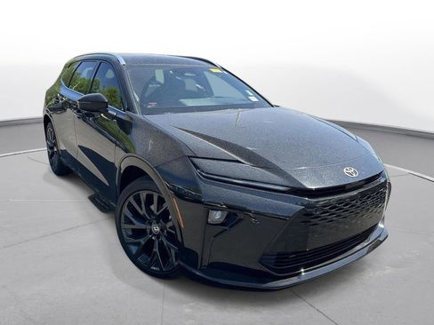 Certified 2025 Toyota Crown Signia w/ Advanced Technology Package AWD/4WD image 4