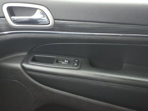 Used 2020 Jeep Grand Cherokee Limited image 23