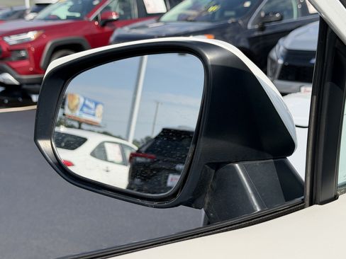 Used 2020 Toyota RAV4 XLE AWD/4WD image 22