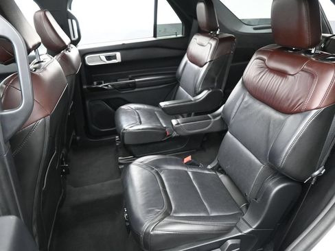 Used 2022 Ford Explorer Platinum AWD/4WD image 29