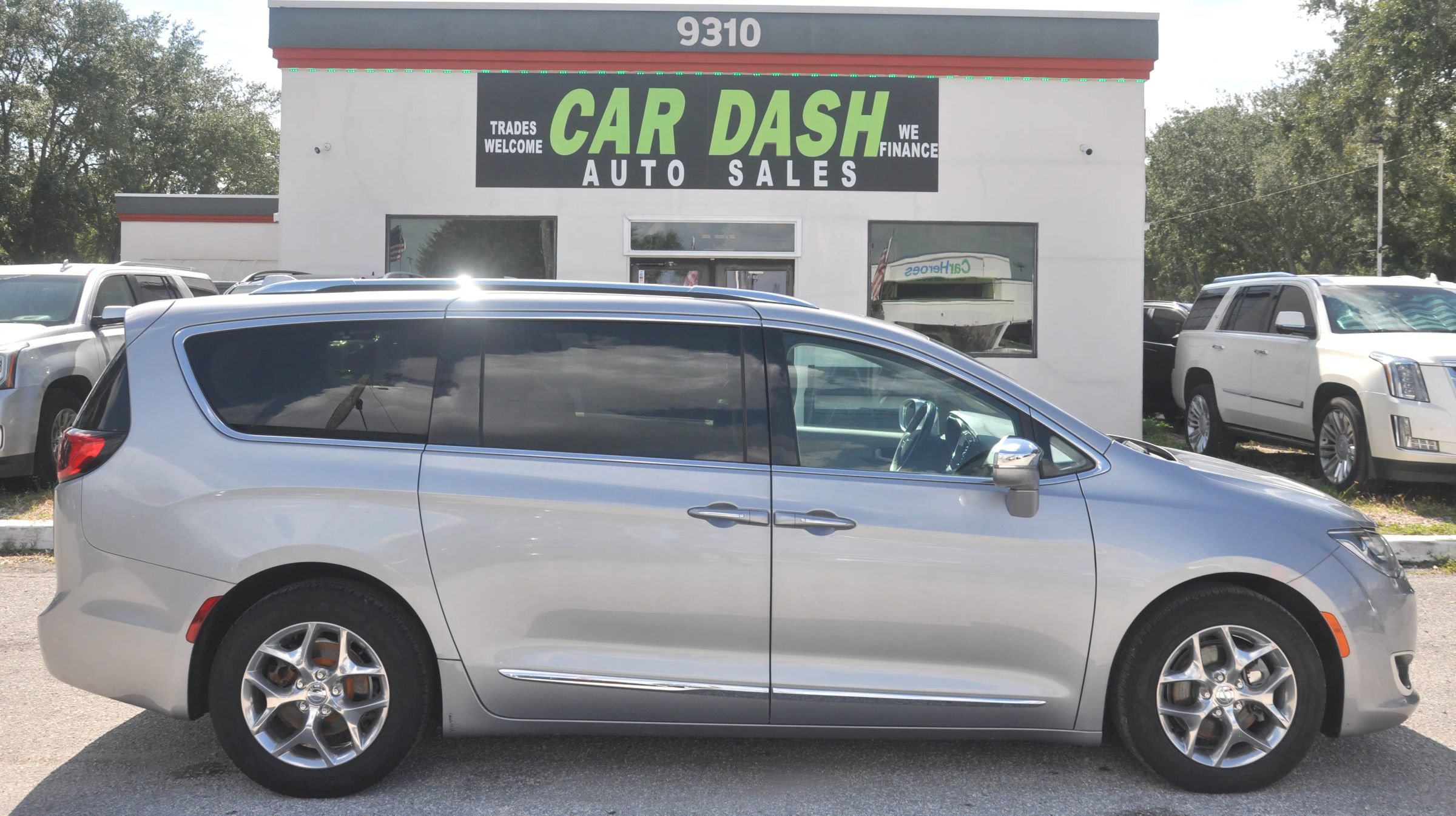 Used 2018 Chrysler Pacifica Limited FWD image 21