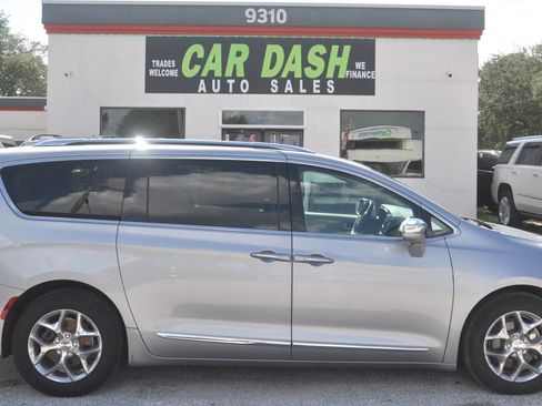 Used 2018 Chrysler Pacifica Limited FWD image 21