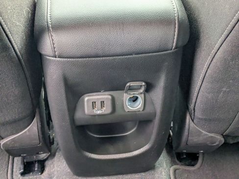 Used 2022 Chevrolet Colorado LT w/ LT Convenience Package image 15