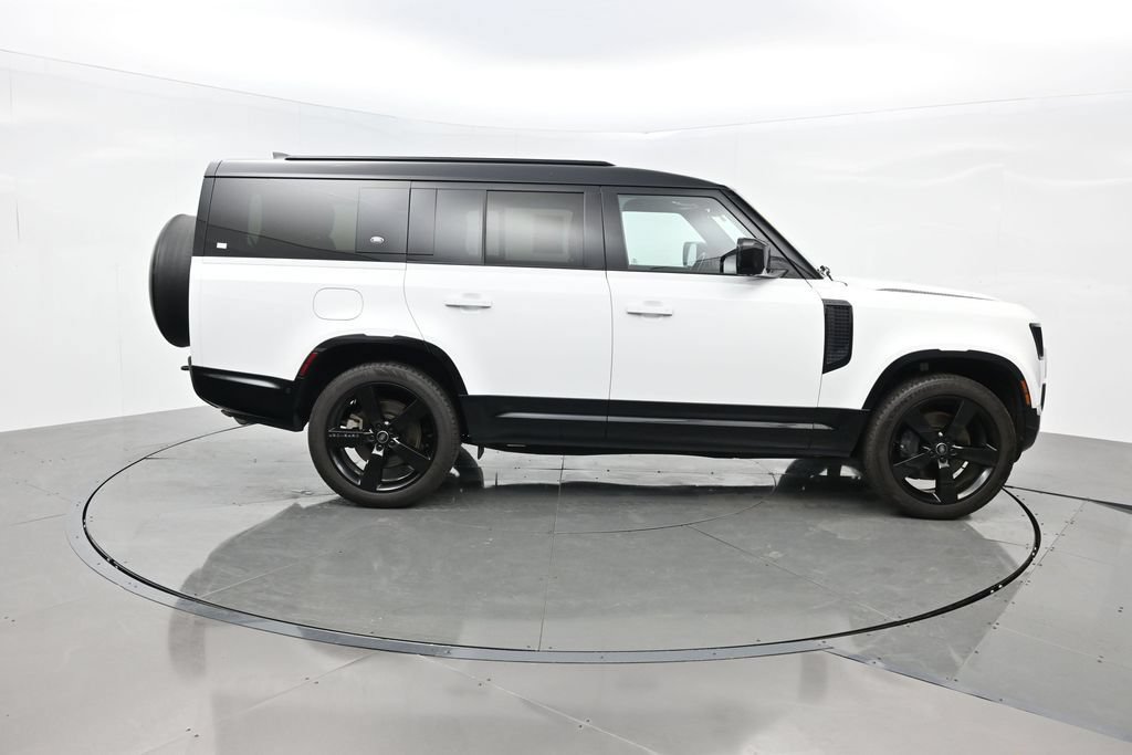 Used 2023 Land Rover Defender 130 X-Dynamic SE AWD/4WD image 7