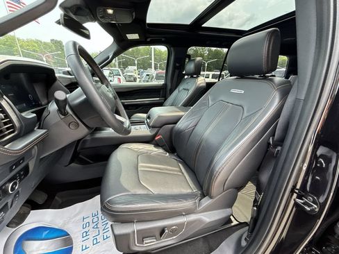 Used 2024 Ford Expedition Platinum AWD/4WD image 13