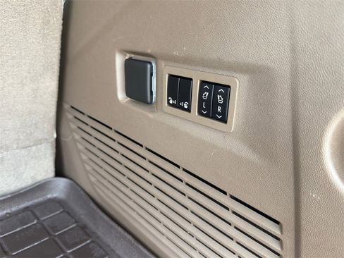 Used 2021 GMC Yukon Denali w/ Denali Ultimate Package image 38