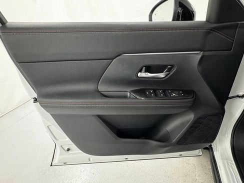 New 2026 Nissan Kicks SR w/ Cold Weather Package AWD/4WD image 18