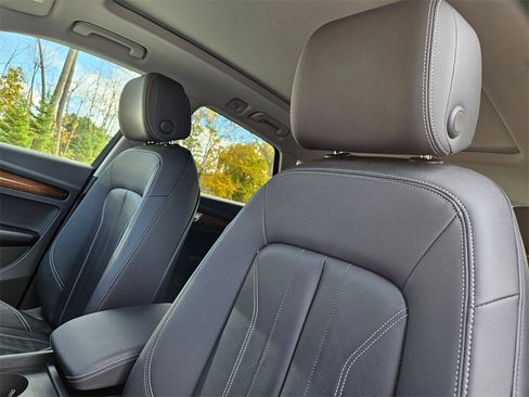 Used 2023 Audi Q5 2.0T Premium w/ Convenience Package image 10