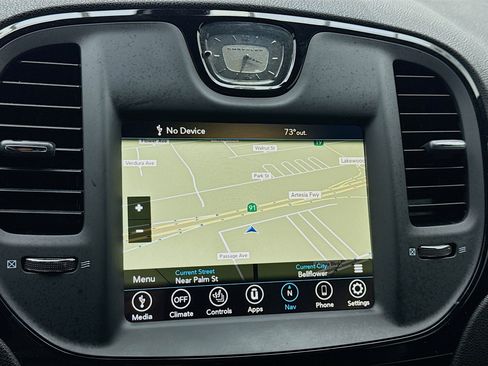 Used 2018 Chrysler 300 S RWD image 9