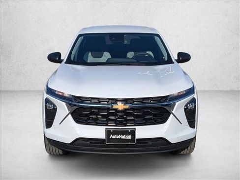 New 2026 Chevrolet Trax LS image 2