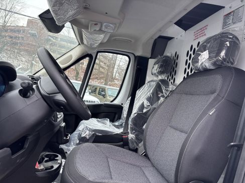 Used 2025 RAM ProMaster 2500 w/ Storage Group image 15