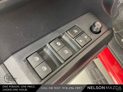 Used 2019 Toyota Tacoma SR image 18