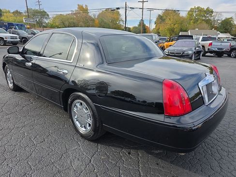 Used 1999 Lincoln Town Car Signature image 17