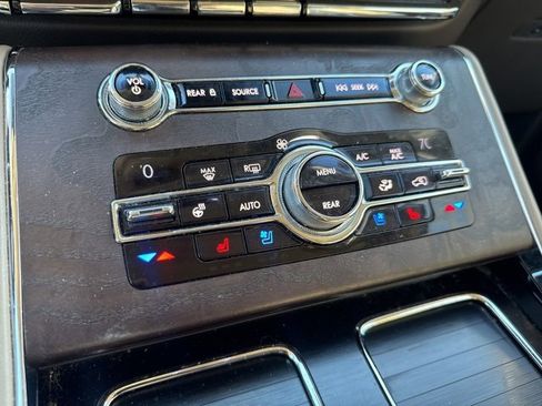 Used 2020 Lincoln Aviator Reserve w/ Equipment Group 202A image 18