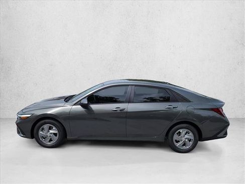 New 2026 Hyundai Elantra SE FWD image 7