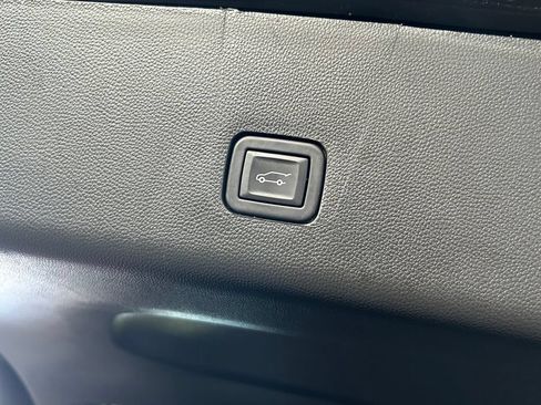 Used 2023 Chevrolet Traverse RS FWD image 54