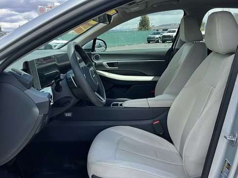 Used 2025 Hyundai Sonata SEL FWD image 28