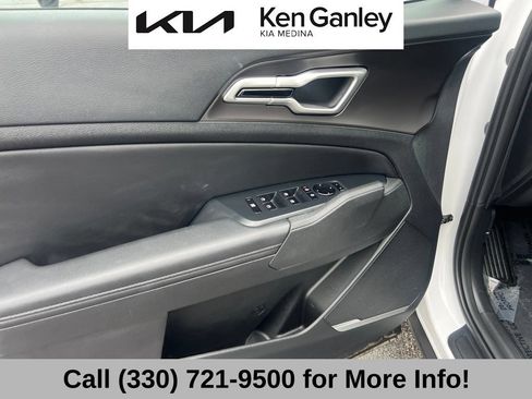 Certified 2026 Kia Sportage EX w/ EX Panorama Roof Package FWD image 25