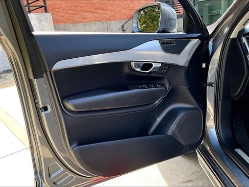 Used 2018 Volvo XC90 T6 Momentum w/ Convenience Package AWD/4WD image 18