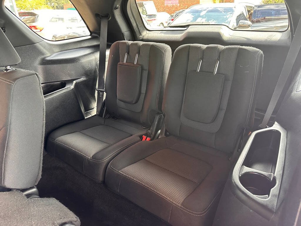Used 2017 Ford Explorer XLT FWD image 11